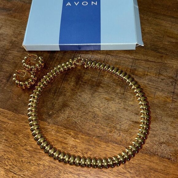 New old stock sleek gold tone AVON collar necklace & earrings 2001 - Picture 1 of 10